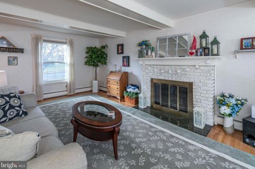 16 Vanderveer Dr, Lawrence Township NJ  08648-3151 exterior