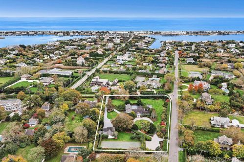 22 Bayfield Ln, West Hampton Beach, NY 11978-2536
