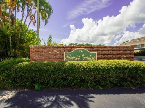 200 Greytwig Rd, Vero Beach FL  32963-1538 exterior