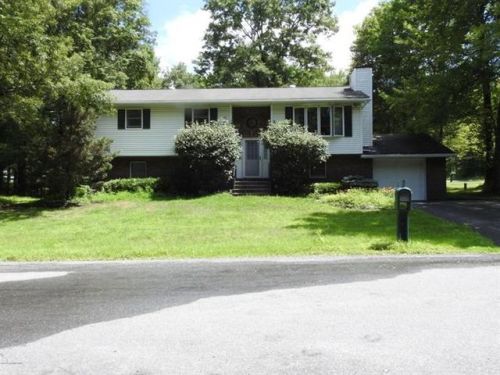 104 Robin Ln, Tannersville, PA 18372-7799