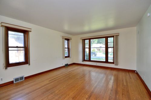 2115 Kendall Ave, Milwaukee, WI 53209-4316