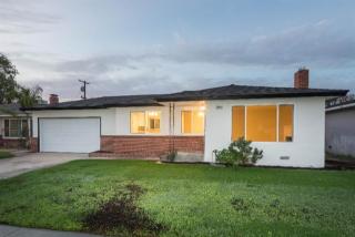 3854 Hampton Way, Fresno, CA 93726-4521