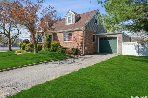50 Hendrickson Ave, Rockville Centre, NY 11570-5802