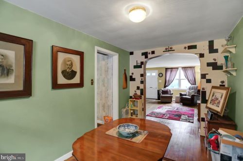 2456 Brookwood St, Harrisburg PA 17104-2111 exterior