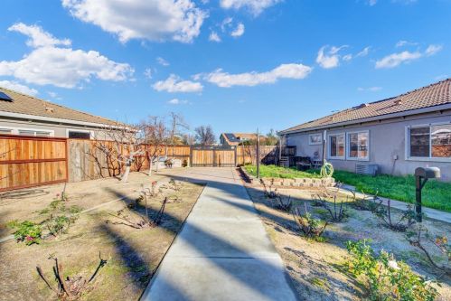 131 Feather Riv Cir, Vacaville CA 95688-8749 exterior