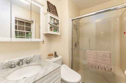 10 Osage Dr, Crotonville NY  10562-3815 exterior