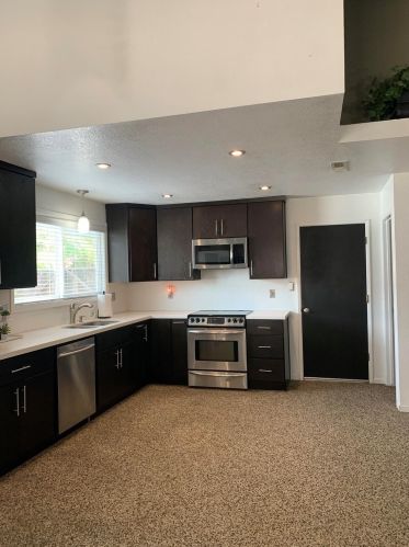 927 Burlwood Ct, Los Banos, CA 93635-2912