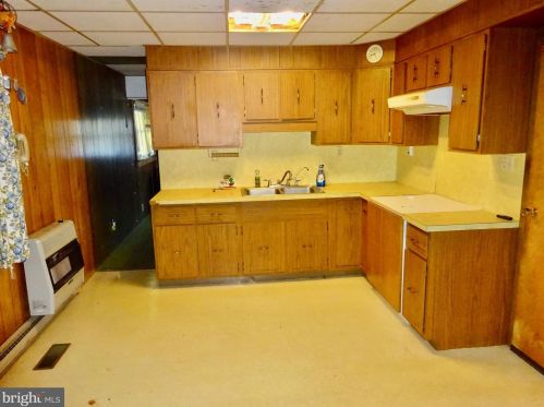 951 Shoemakersville Rd, Shoemakersville, PA 19555-9010