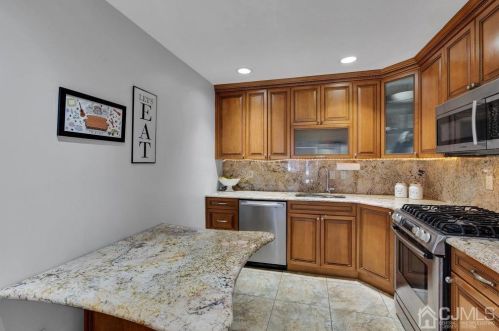 2 Covington Ct, East Brunswick NJ  08816-5127 exterior
