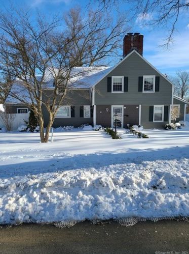 31 Eastridge Dr, Waterbury, CT 06708-3320