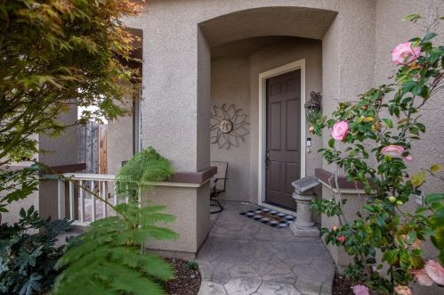 924 Ferragalli Ct, Gilroy, CA 95020-3216