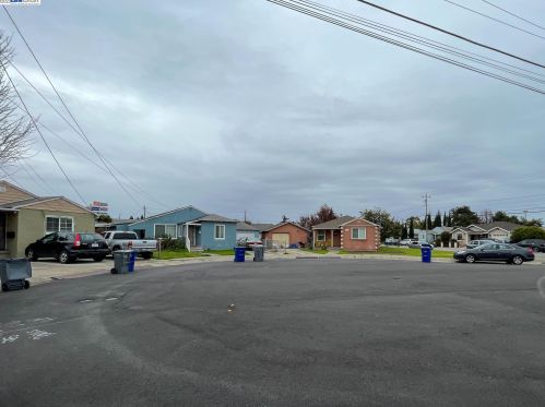 2124 Harte Cir, San Leandro, CA 94577-1212