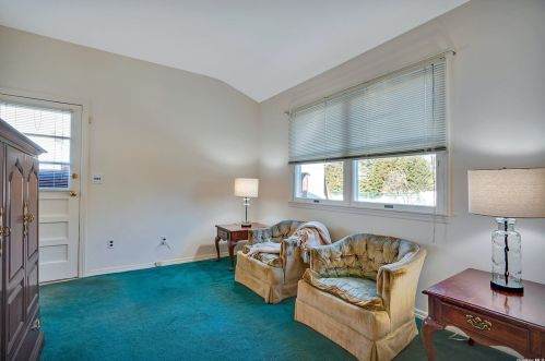 5 Enfield Ln, San Remo NY  11754-4028 exterior