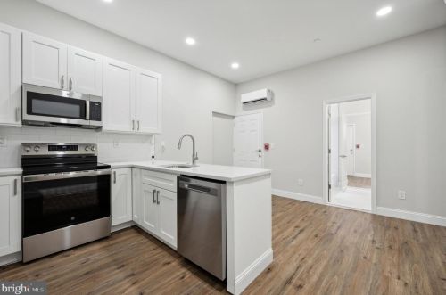1921 2nd St, Philadelphia, PA 19122-2638
