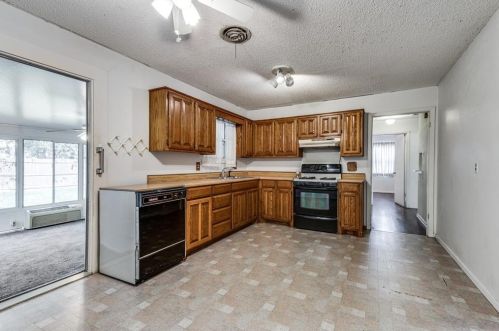 2215 Dennis St, Irving TX 75062-4273 exterior