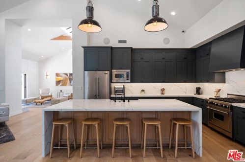 445 Sinaloa Rd, Simi Valley CA  93065-5430 exterior