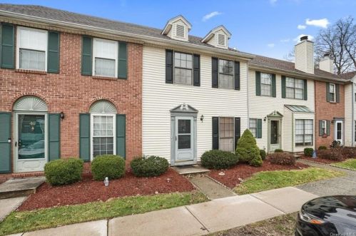 44 Yorkshire Ter, Washingtonville, NY 10992-1233