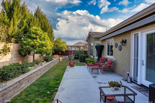 6019 Dubois Pl, Bakersfield CA  93306-7590 exterior