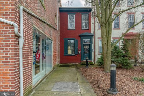 204 Main St, Mount Joy, PA 17552-1516