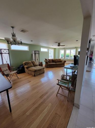 140 Beach 135th St, Far Rockaway, NY 11694-1304
