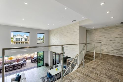 50 Rivo Alto Canal, Long Beach CA  90803-4047 exterior