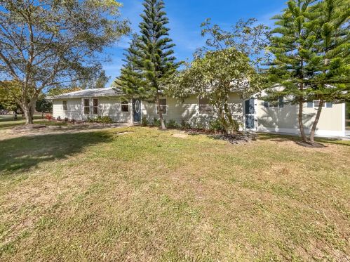 11821 62nd Ln, West Palm Beach, FL 33412-2052