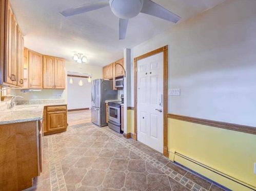 19 Hawthorn Ct, Fishkill NY  12524-2616 exterior