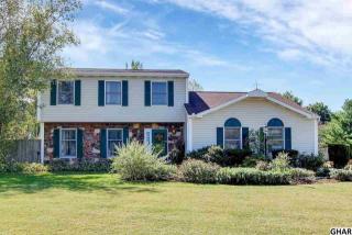 2 Wheatfield Dr, Carlisle, PA 17015-9004