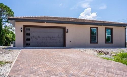 3704 8th St, Lehigh Acres, FL 33976-2435