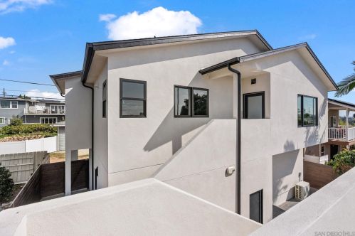 1855 Frankfort St, San Diego CA  92110-3514 exterior