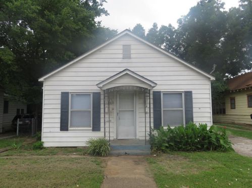 122 Monterey St, Denison TX  75021-6620 exterior