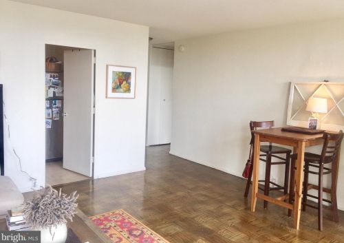 210 Locust St, Philadelphia PA  19106-3945 exterior