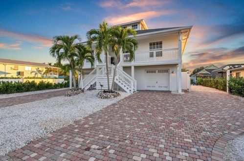2736 Gulfview Dr, Naples, FL 34112-5839