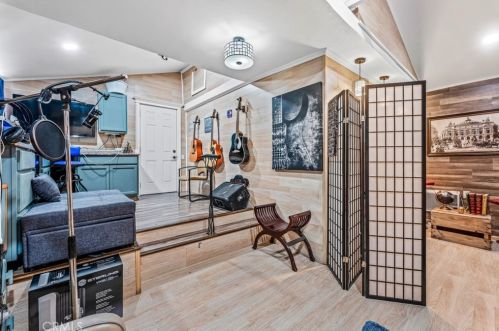 2105 65th St, Long Beach CA  90805-2615 exterior