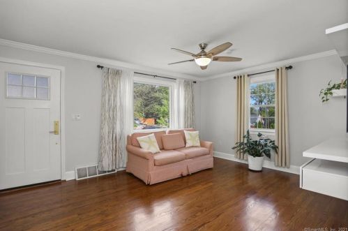 299 Oakwood St, Bridgeport, CT 06606-3836