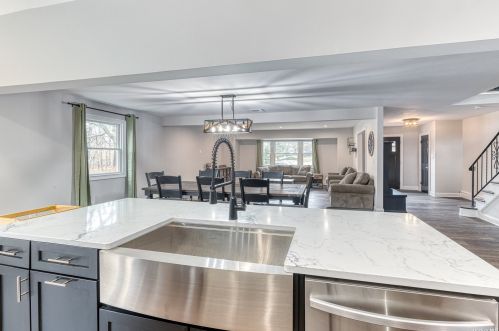 17 Harbor Oaks Dr, San Remo NY  11754-1012 exterior