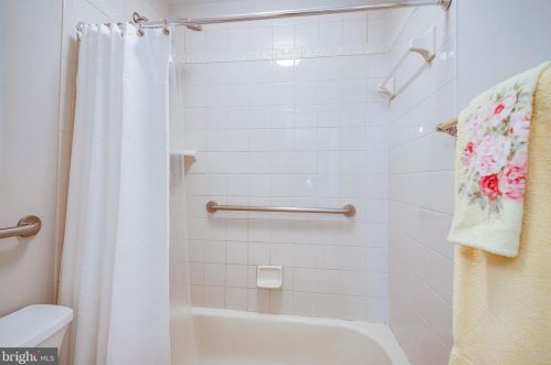 9517 Moonen Bay Ln, Bristow VA  20136-3515 exterior