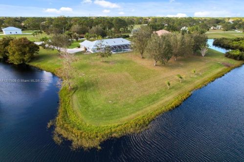 10006 Ventura Dr, Palm City, FL 34990-5935