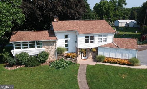 252 Redwood St, Hummelstown PA  17036-2619 exterior