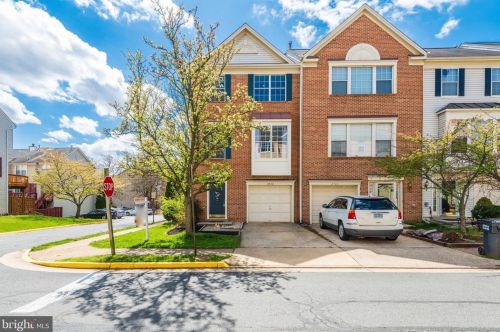2422 Clover Field Cir, Herndon, VA 20171-4310