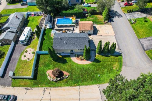 44 Yarmouth Dr, Nashua, NH 03062-3637