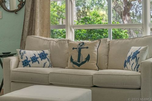 5959 Riverside Dr, Daytona Beach FL 32127-6445 exterior