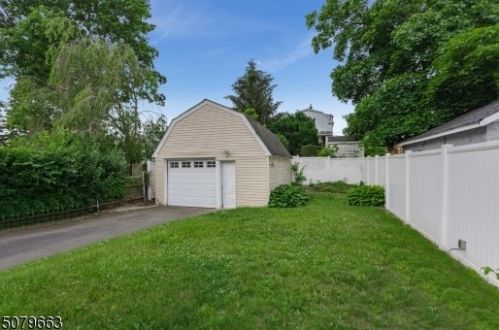 25 Race St, Nutley NJ  07110-2627 exterior