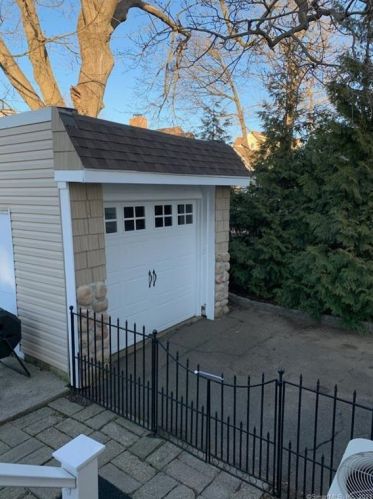 9 Grant St, Milford CT 06460-5311 exterior