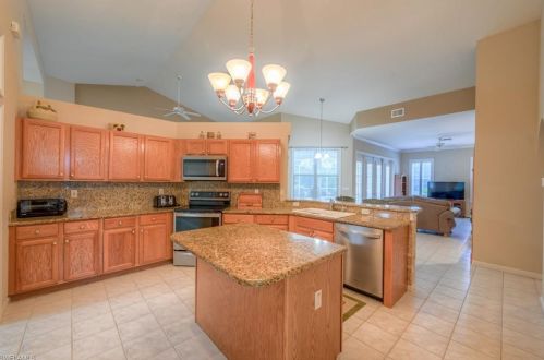 7517 Citrus Hill Ln, Naples FL  34109-0601 exterior
