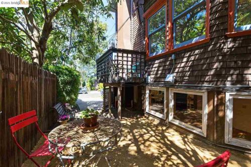 2611 Piedmont Ave, Berkeley CA  94704-3428 exterior