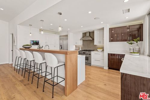 3423 Scadlock Ln, Van Nuys CA  91403-4915 exterior