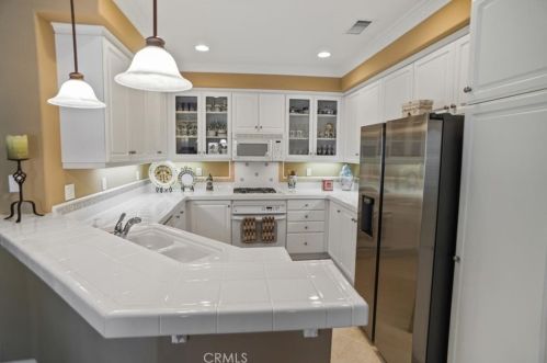 27960 Trillium Ln, Santa Clarita CA  91354-1211 exterior