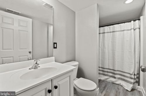 43 Stocks St, Lovettsville VA  20180-8643 exterior