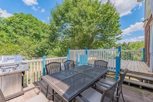 1611 Chelton Ave, Pittsburgh PA  15226-2435 exterior